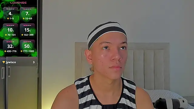 JulianRose 1 online show from October 31, 2025, 12:13 pm