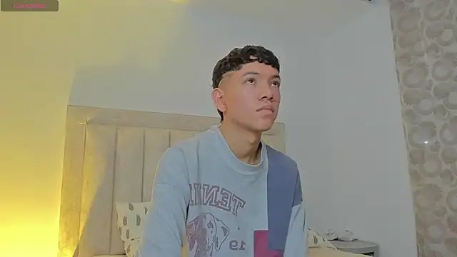 JulianRose 1 online show from March 18, 2025, 10:50 am