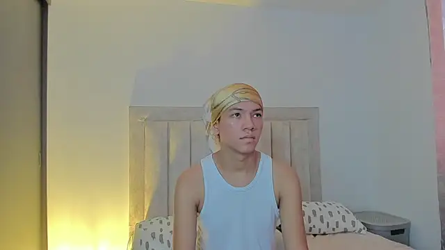 JulianRose 1 online show from March 16, 2025, 11:27 am