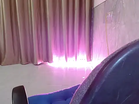 Pink Pretty online show from September 14, 2025, 5:24 pm