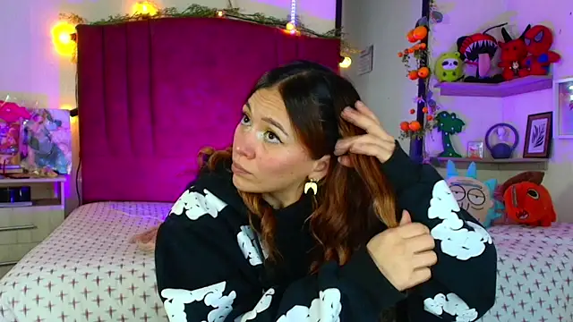 alisson zafiro  online show from February 4, 2026, 3:12 am