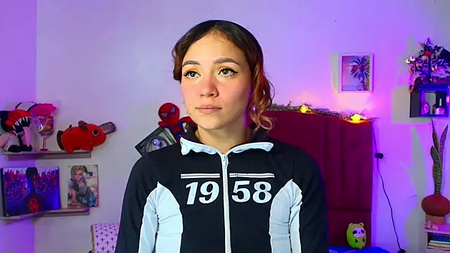 alisson zafiro  online show from February 20, 2026, 3:36 am