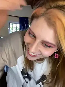 FlorBich online show from December 8, 2024, 8:04 pm