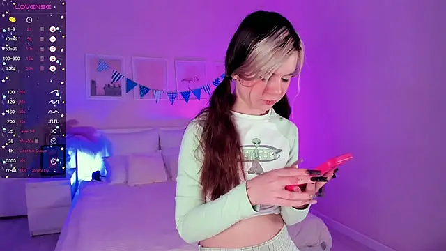 Lil Amelie online show from September 24, 2025, 2:12 pm