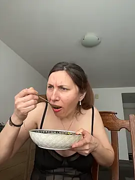 Snapshot of JasmineGlamour chatting on June 3, 2026, 6:58 am JasmineGlamour online show from June 3, 2026, 6:58 am