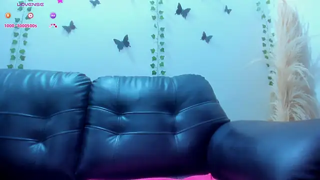 Amani Bakir online show from December 18, 2025, 1:04 pm