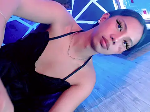 whiteladyboy online show from November 11, 2025, 7:14 am