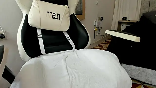 Valerioe online show from November 10, 2025, 4:12 pm