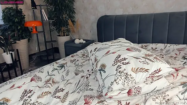 Snapshot of NicoleSkyt chatting on February 16, 2025, 1:27 pm NicoleSkyt online show from February 16, 2025, 1:27 pm