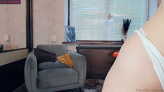 Snapshot of NicoleSkyt chatting on February 16, 2025, 10:21 am NicoleSkyt online show from February 16, 2025, 10:21 am