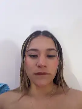 AntonelaDaly online show from November 17, 2025, 4:44 pm