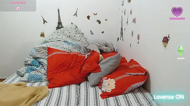 Snapshot of hotmilf4uxxx chatting on February 6, 2026, 11:39 am hotmilf4uxxx online show from February 6, 2026, 11:39 am