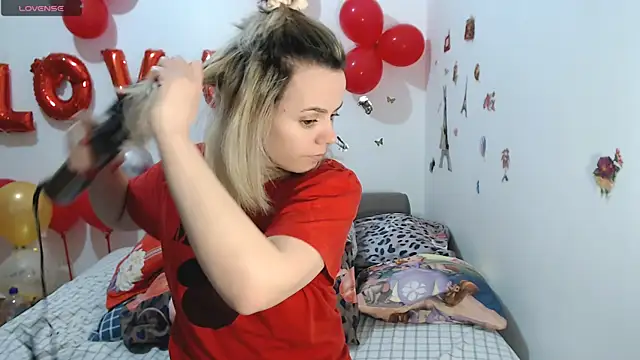 Snapshot of hotmilf4uxxx chatting on February 25, 2026, 11:32 am hotmilf4uxxx online show from February 25, 2026, 11:32 am