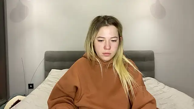 Embersweetbunny online show from January 9, 2026, 6:20 am