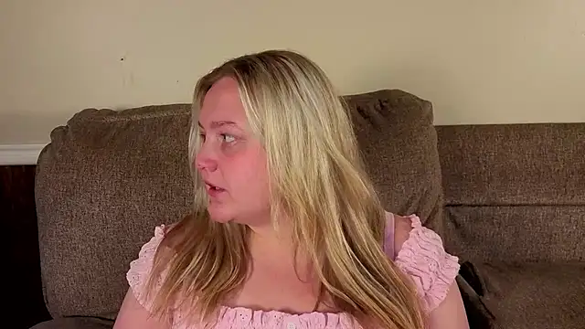 Snapshot of PhatAssBlond chatting on August 4, 2026, 9:30 pm PhatAssBlond online show from August 4, 2026, 9:30 pm