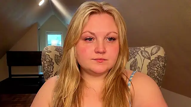 Snapshot of PhatAssBlond chatting on May 3, 2026, 9:07 pm PhatAssBlond online show from May 3, 2026, 9:07 pm