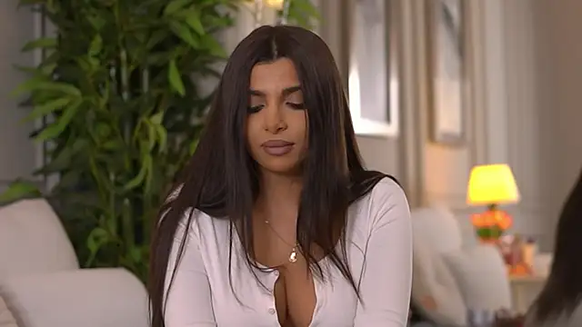 NicoleCellini online show from April 4, 2026, 6:36 pm