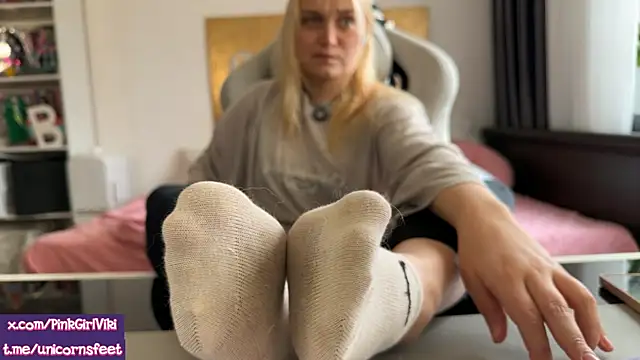 unicornsfeet online show from April 12, 2026, 12:08 pm