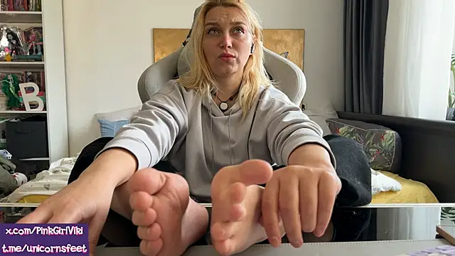 Snapshot of unicornsfeet chatting on May 3, 2026, 12:09 pm unicornsfeet online show from May 3, 2026, 12:09 pm