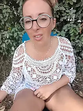 Snapshot of Jade_Emeraud chatting on August 3, 2026, 10:54 am Jade Emeraud online show from August 3, 2026, 10:54 am