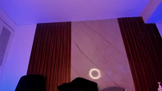 Emiilycollins online show from November 22, 2025, 2:21 am