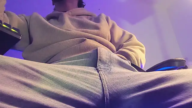 s sven03 online show from December 4, 2025, 4:55 am