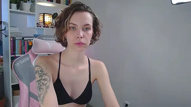 Snapshot of milly_ross chatting on January 12, 2025, 7:21 am milly ross online show from January 12, 2025, 7:21 am