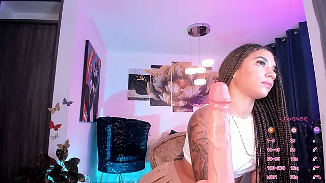 Snapshot of pretty_pettite chatting on February 10, 2025, 11:13 pm pretty pettite online show from February 10, 2025, 11:13 pm