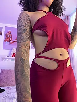 pretty pettite online show from April 18, 2026, 10:21 pm