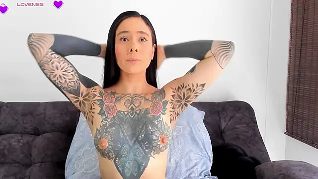 VeronicaTonu online show from February 13, 2026, 2:06 pm