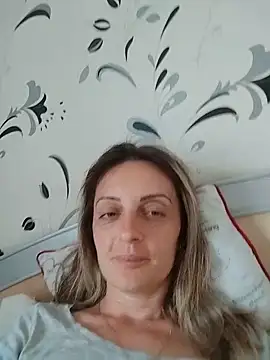 SophyGirl online show from May 13, 2026, 12:01 pm