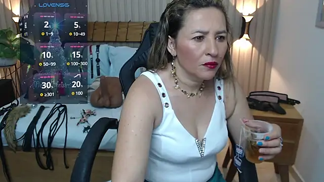 luciana ballesteros  online show from December 4, 2025, 12:37 pm