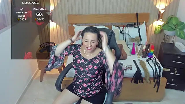 luciana ballesteros  online show from October 29, 2025, 12:26 pm