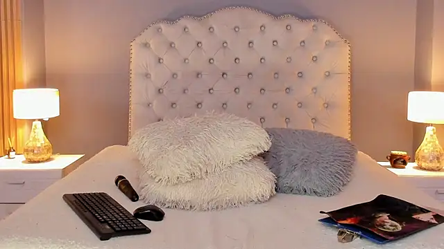 RamonaSimons online show from October 22, 2025, 8:08 pm