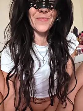 EmySkinny85 online show from April 1, 2026, 7:33 pm