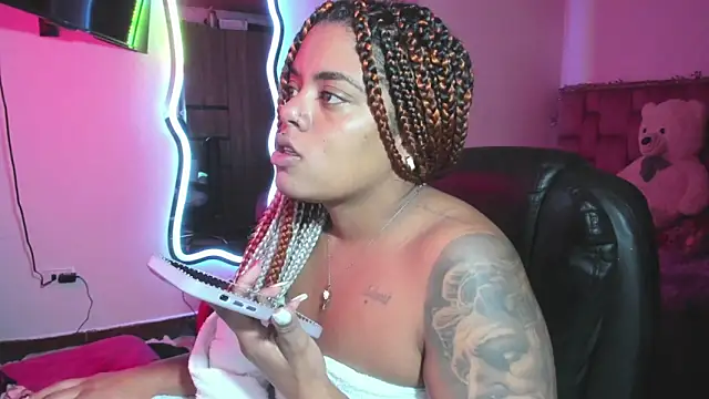 Snapshot of ladyrd1 chatting on February 10, 2026, 1:43 pm ladyrd1 online show from February 10, 2026, 1:43 pm