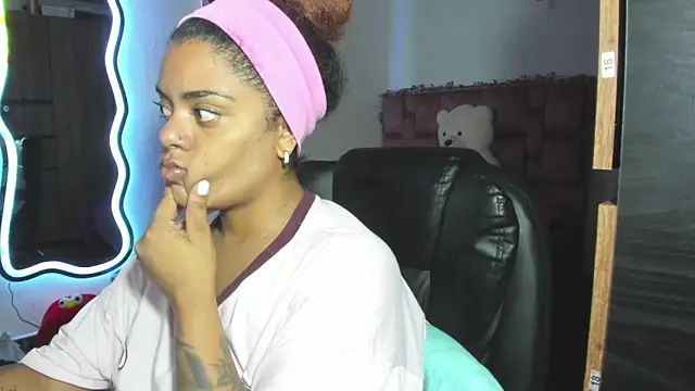 Snapshot of ladyrd1 chatting on February 23, 2026, 11:49 pm ladyrd1 online show from February 23, 2026, 11:49 pm