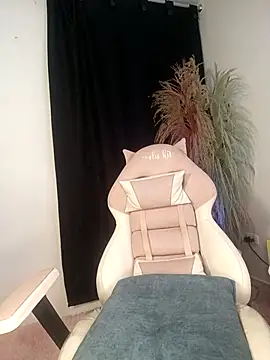 lovely kitt online show from September 24, 2025, 12:07 am