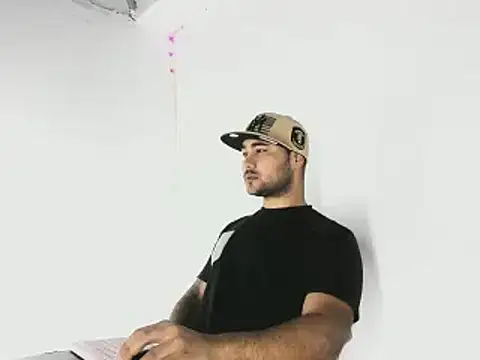 Sebas-hott online show from October 3, 2025, 10:22 pm