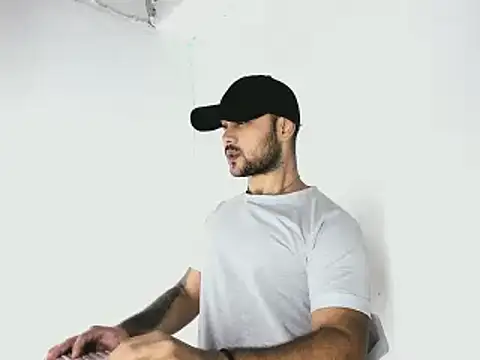 Sebas-hott online show from October 11, 2025, 10:33 pm