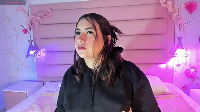 sabrinamilani online show from April 17, 2026, 4:48 am