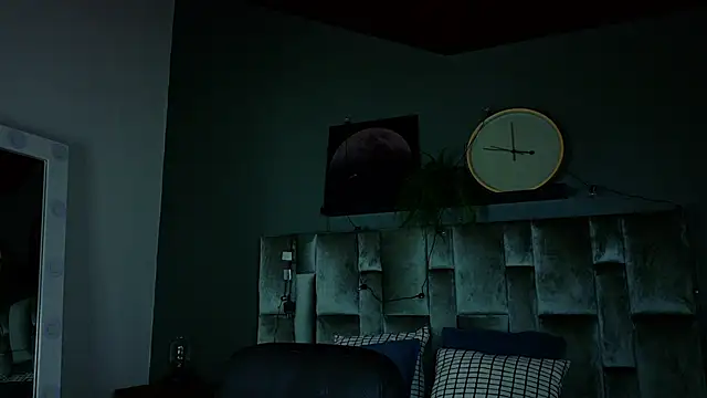 alaia-rogers online show from October 6, 2025, 11:33 am