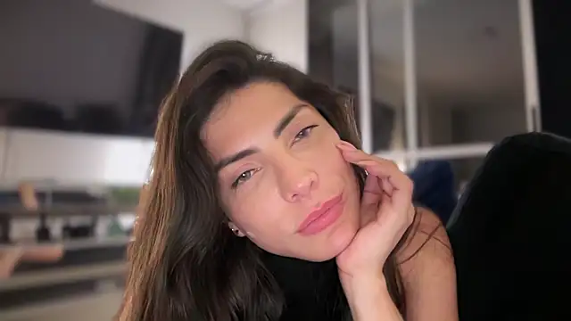 angelturned001 online show from October 10, 2025, 9:10 am