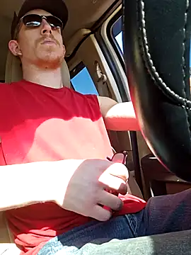 Snapshot of REDHAMMER_ chatting on September 25, 2025, 8:37 pm REDHAMMER  online show from September 25, 2025, 8:37 pm