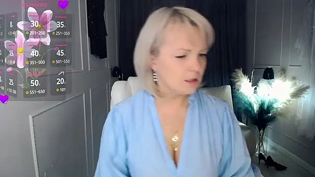 Snapshot of Juarnea chatting on October 10, 2025, 1:01 pm Juarnea online show from October 10, 2025, 1:01 pm