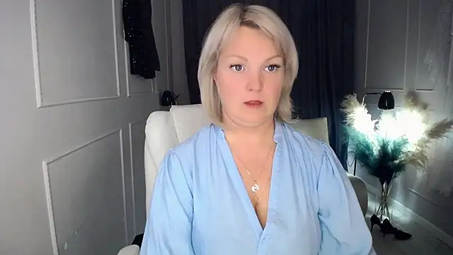 Snapshot of Juarnea chatting on October 13, 2025, 12:29 pm Juarnea online show from October 13, 2025, 12:29 pm