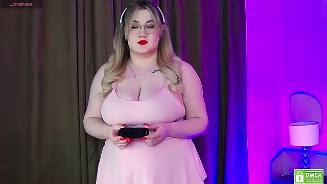 Nancy Mooree online show from September 24, 2025, 1:06 pm