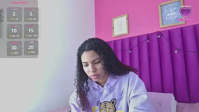 Snapshot of littleebonny chatting on February 18, 2026, 12:45 pm littleebonny online show from February 18, 2026, 12:45 pm