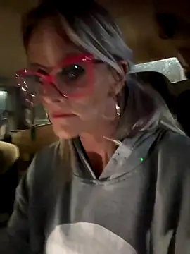 vixendoll87 online show from November 16, 2025, 12:26 am