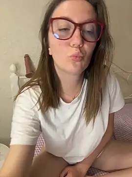 BeatriceTender online show from May 22, 2026, 6:50 pm